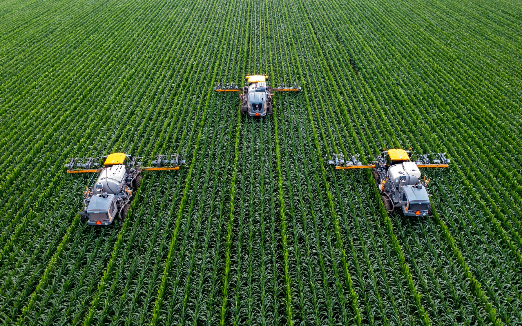 Field machinery supporting large crop production